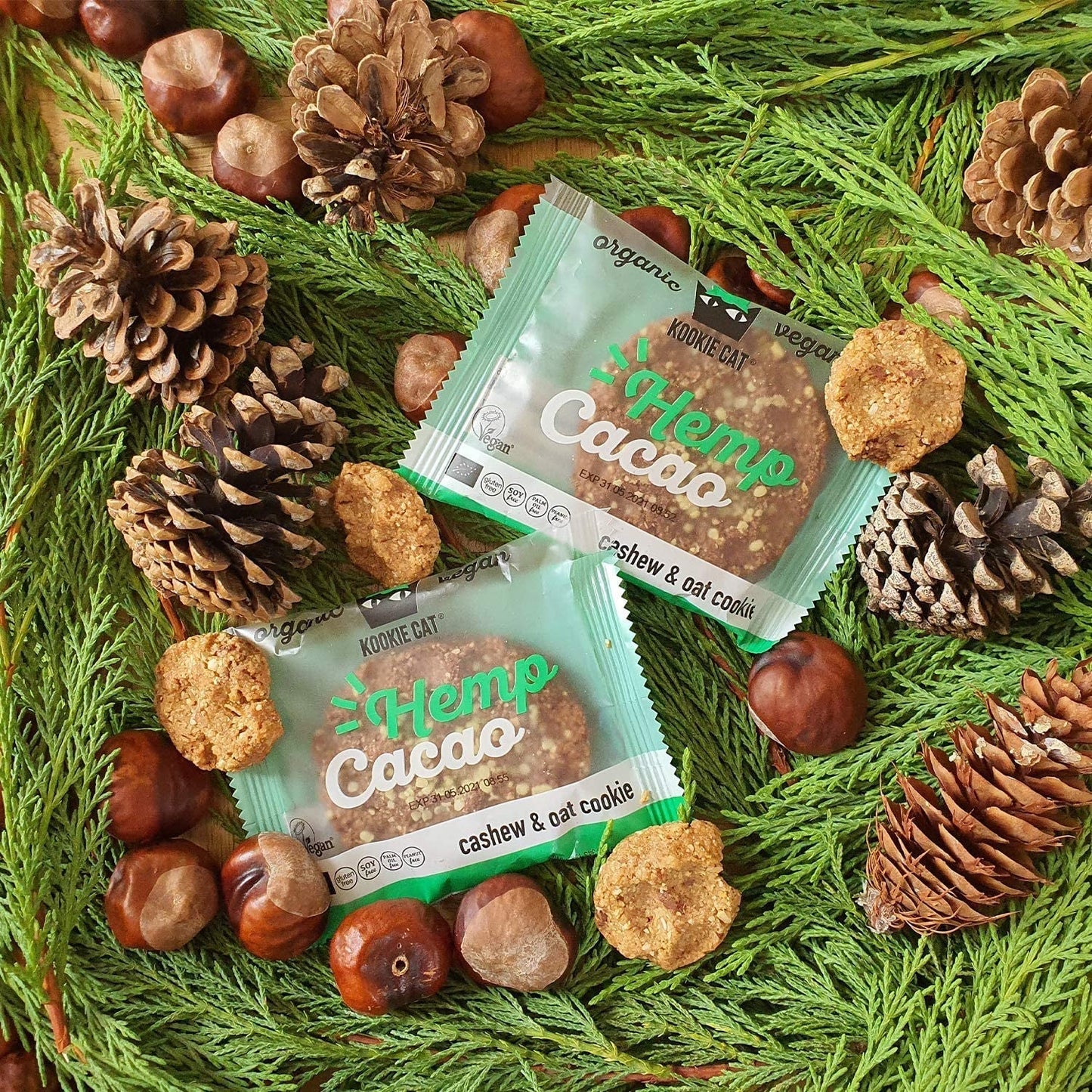Konopné semínko a kakao – jednotlivě balené veganské bezlepkové bio kešu a ovesné sušenky bez sóji – 12 x 50 g multipack