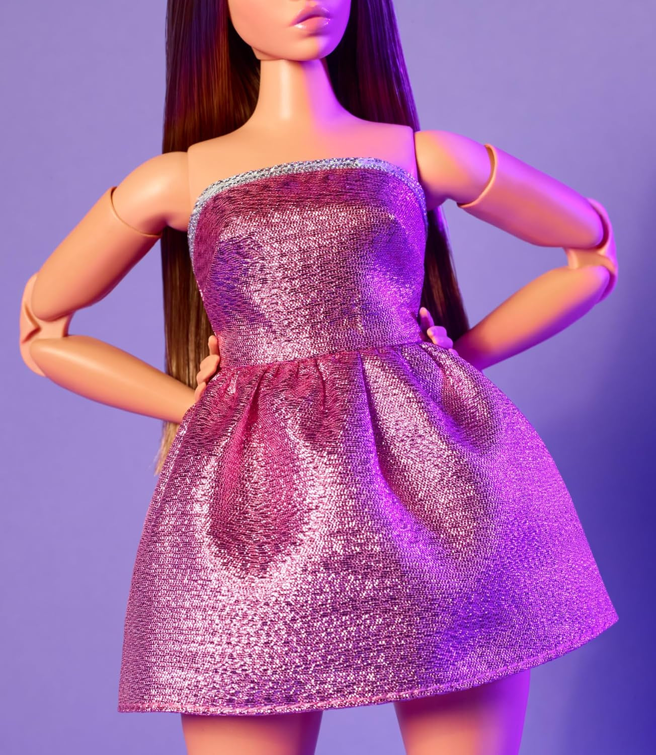 Panenka Barbie Looks, sběratelská figurka č. 24 s hnědými vlasy a moderní módou Y2K, třpytivé šaty bez ramínek s vysokými podpatky, HRM16 Naty Shop Dolls