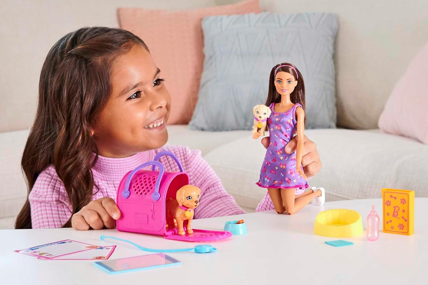 Adopční štěně Barbie - panenka a 2 štěňata, s adopčními certifikáty, efektem změny barvy, klecí a doplňky, pro děti od 3 let, 86 HKD