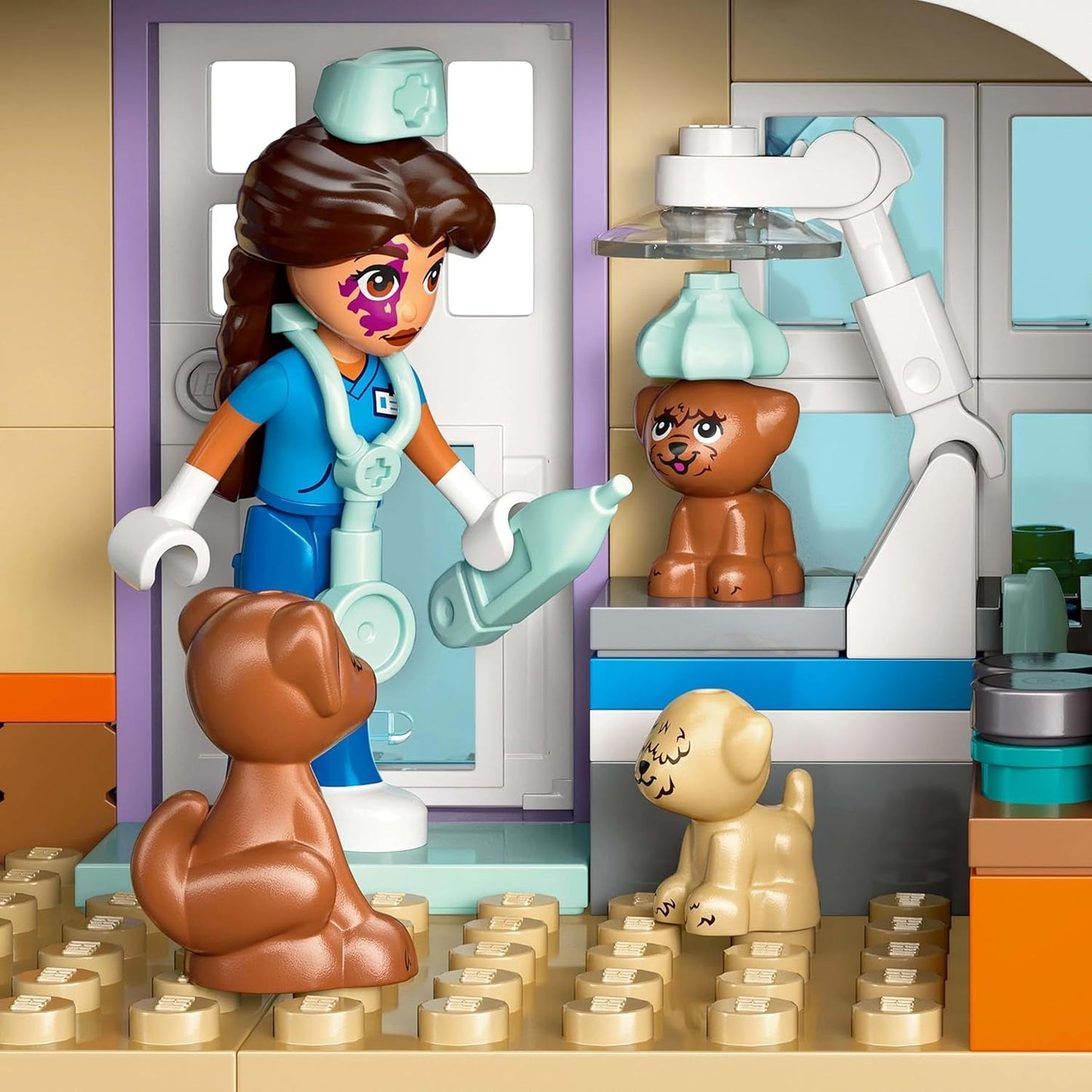 LEGO Friends Veterinární skříňka pro koně a domácí mazlíčky, Stavebnice a herní sada pro nápadité hraní rolí se 3 minifigurkami a 5 figurkami zvířat, Tip na dárek pro dívky 7 let staré 42651 Stavebnice Besuche den LEGO-Store