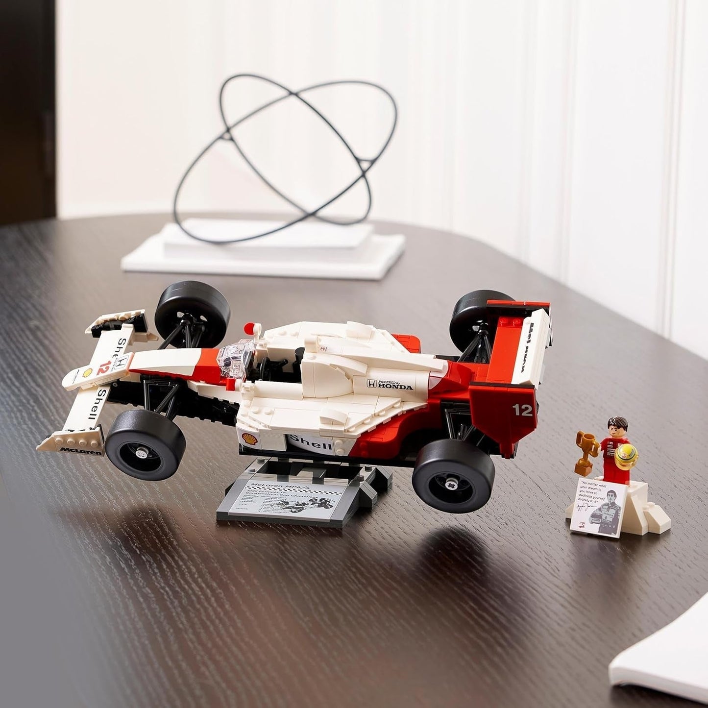 Stavebnice LEGO Icons Mclaren MP4/4 a Ayrton Senna, sada závodního auta F1 pro dospělé s minifigurkou závodníka, sběratelská, tip na dárek pro muže, ženy, on a ona 10330 stavebnic Besuche den LEGO-Store