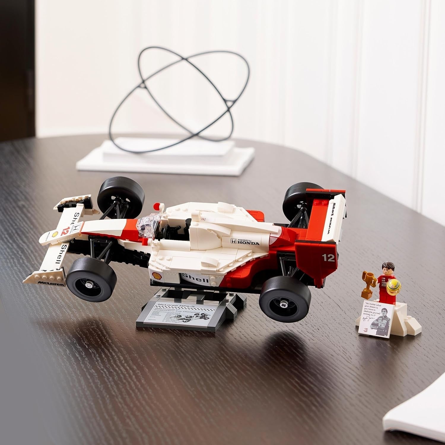 Stavebnice LEGO Icons Mclaren MP4/4 a Ayrton Senna, sada závodního auta F1 pro dospělé s minifigurkou závodníka, sběratelská, tip na dárek pro muže, ženy, on a ona 10330 stavebnic Besuche den LEGO-Store