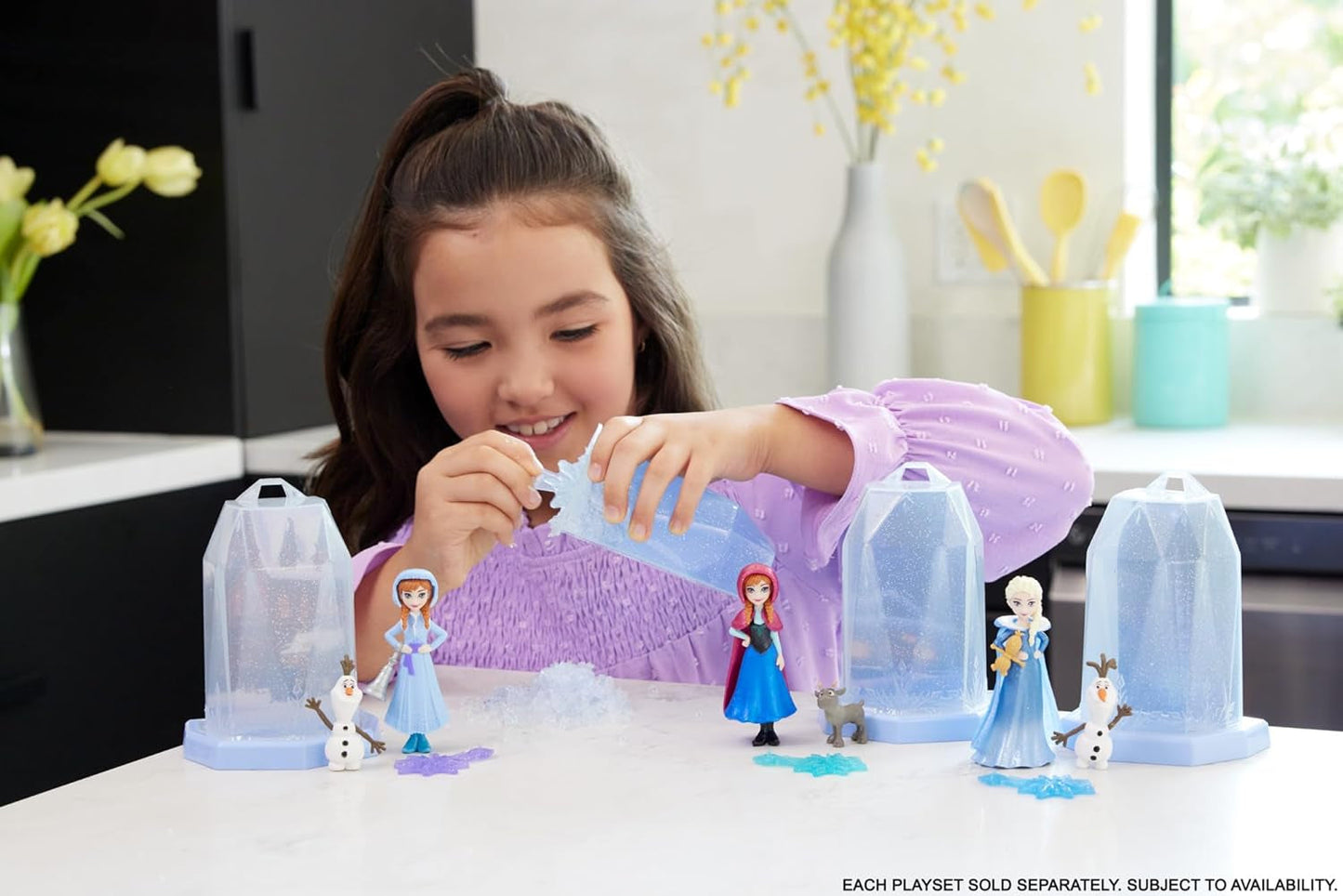 Malá panenka Mattel Disney Frozen Ice Reveal s nadýchaným ledovým gelem a 6 překvapeními, včetně figurky kamaráda a doplňků (panenky se mohou lišit) HRN77