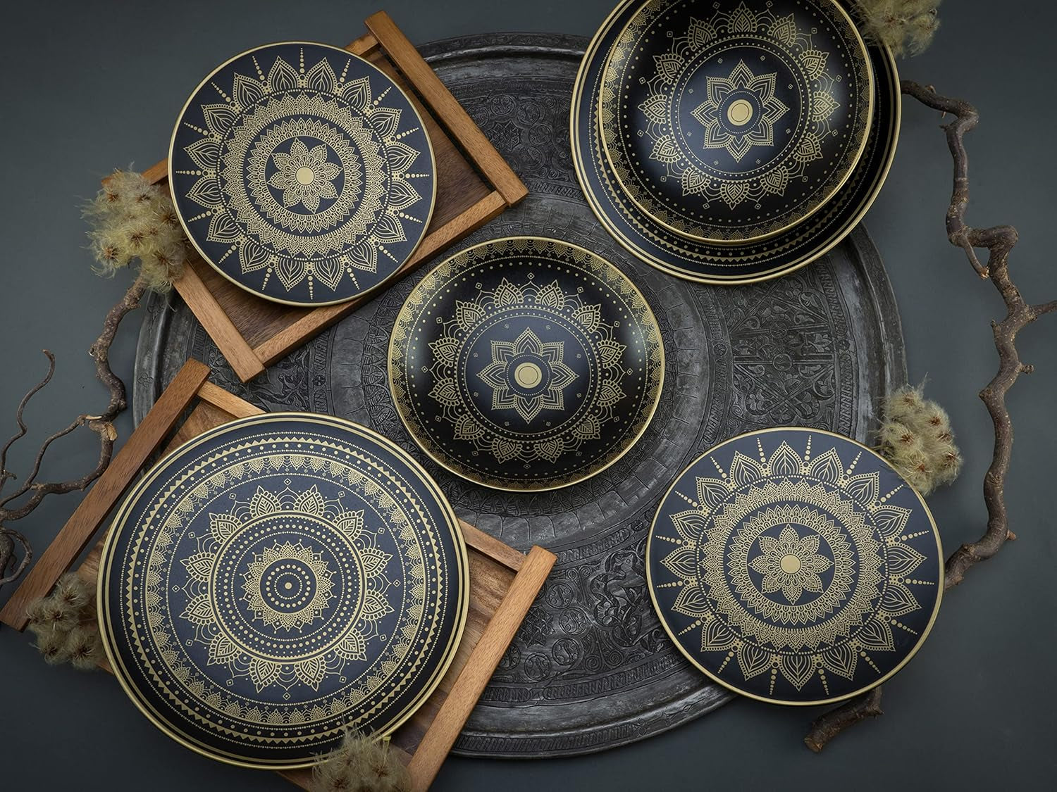 CreaTable, 23588, MANDALA GOLD Series – černá, 12dílná sada nádobí, sada porcelánových talířů, vhodné do myčky a mikrovlnné trouby, kvalitní výroba