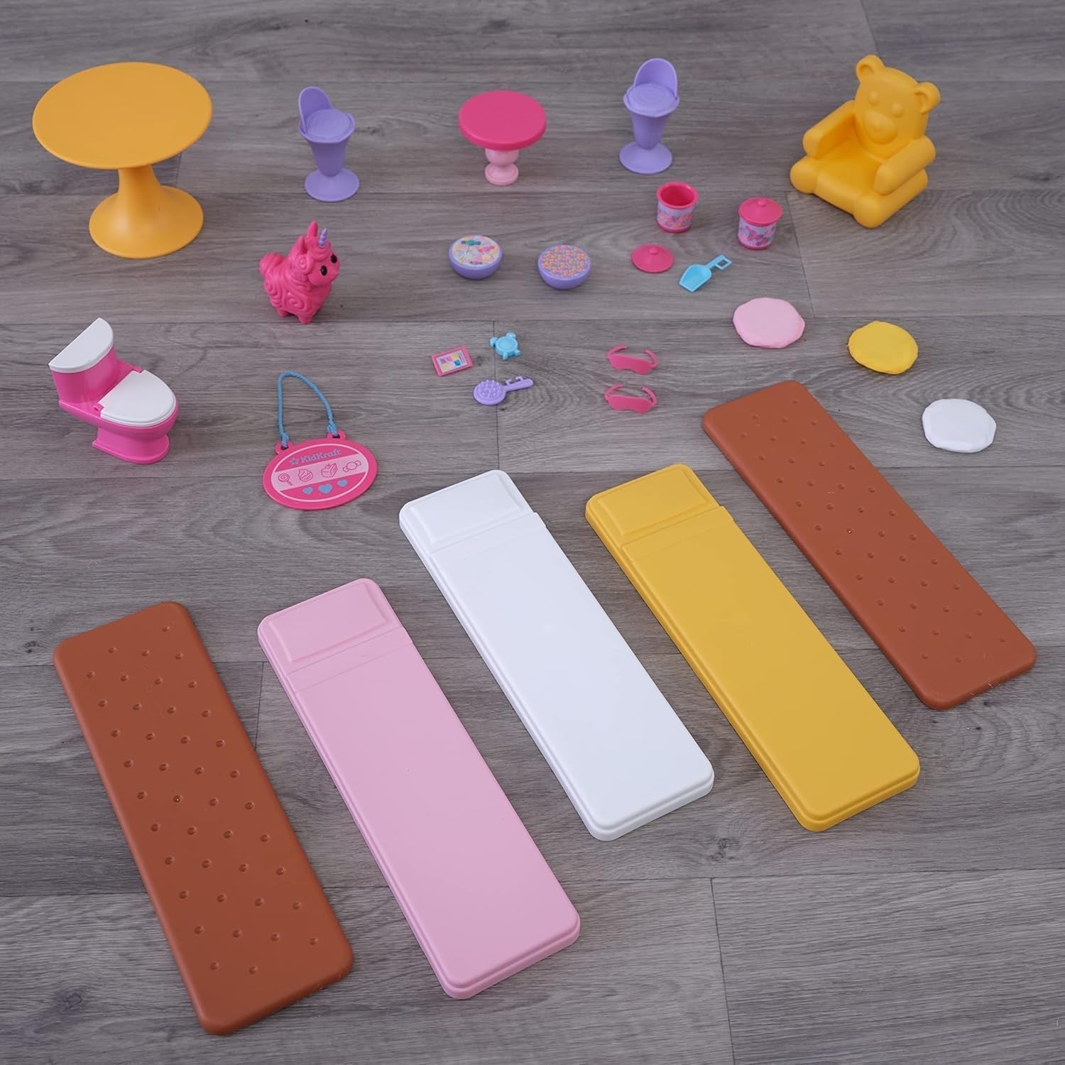 Dřevěný domeček pro panenky Kidkraft Candy Castle s nábytkem a doplňky, domeček pro lamu jednorožce, zvedák na zmrzlinový dort a gumové křeslo pro panenky, hračka pro 3 roky, 20242 domečky pro panenky Naty Shop
