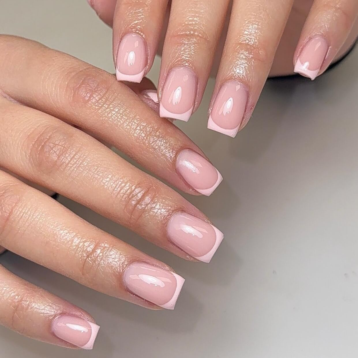 Dlouhé francouzské tipy Zlaté třpytivé lepidlo na dlouhé čtvercové nehty Glitter French Tip Sada umělých nehtů čtvercové umělé nehty pro ženy 24ks