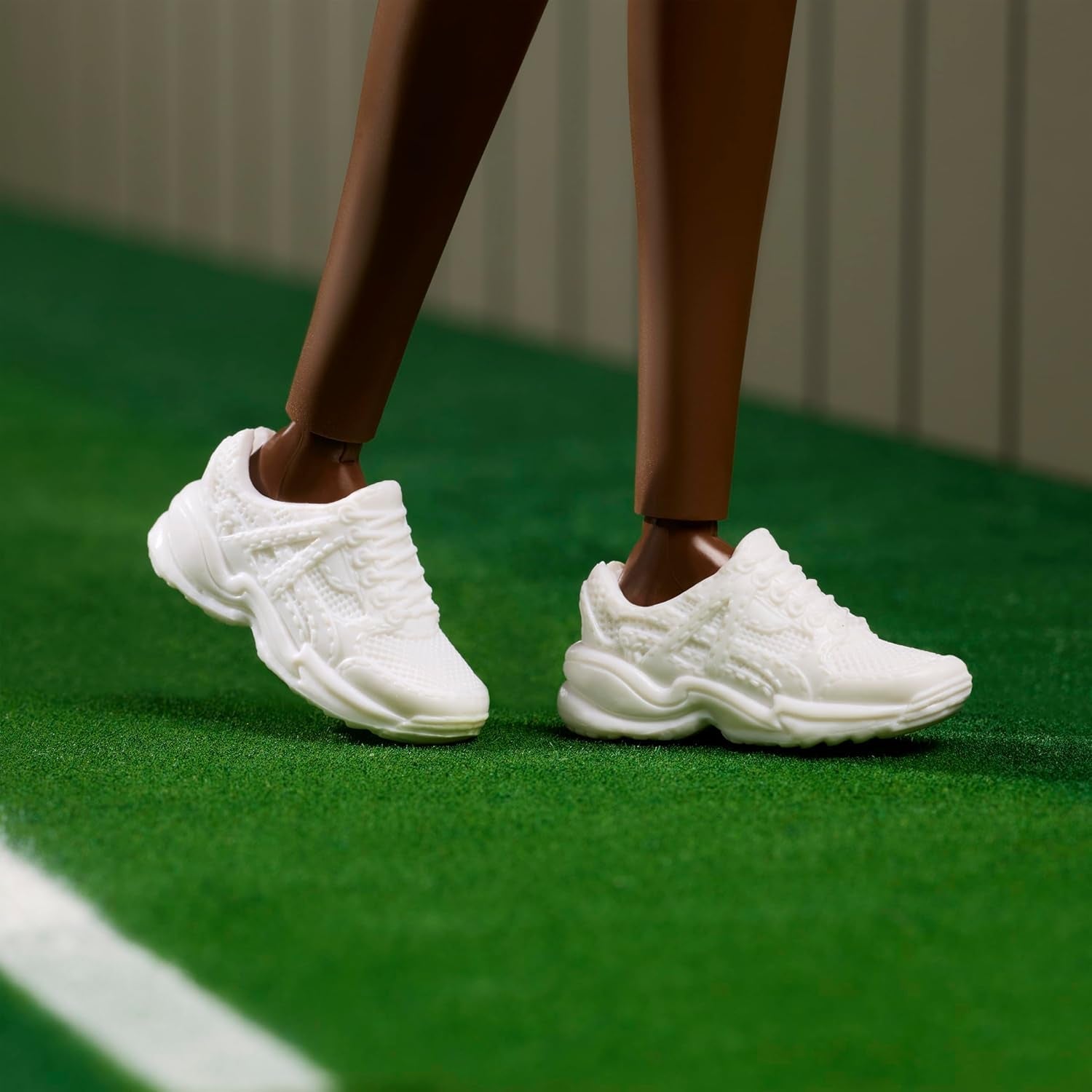 Barbie inspirující dámská série Módní panenka Venus Williams s podepsanou uniformou a tenisovou raketou včetně prezentačního boxu HRM49
