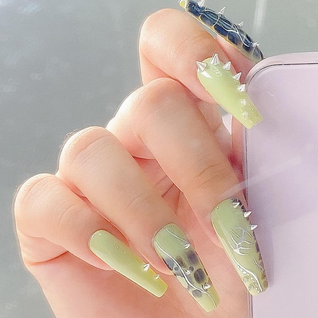 Mini Metall Nieten Punk Přívěsky na nehty Zlatá Stříbrná Strasssteine ​​Nägel Přívěsek Kegel Spikes Nagelschmuck Glitzersteine ​​Study na nehty Nagel Steine ​​​​Legierung Nagelanhänger Kamínky Nageldesign Zubehör