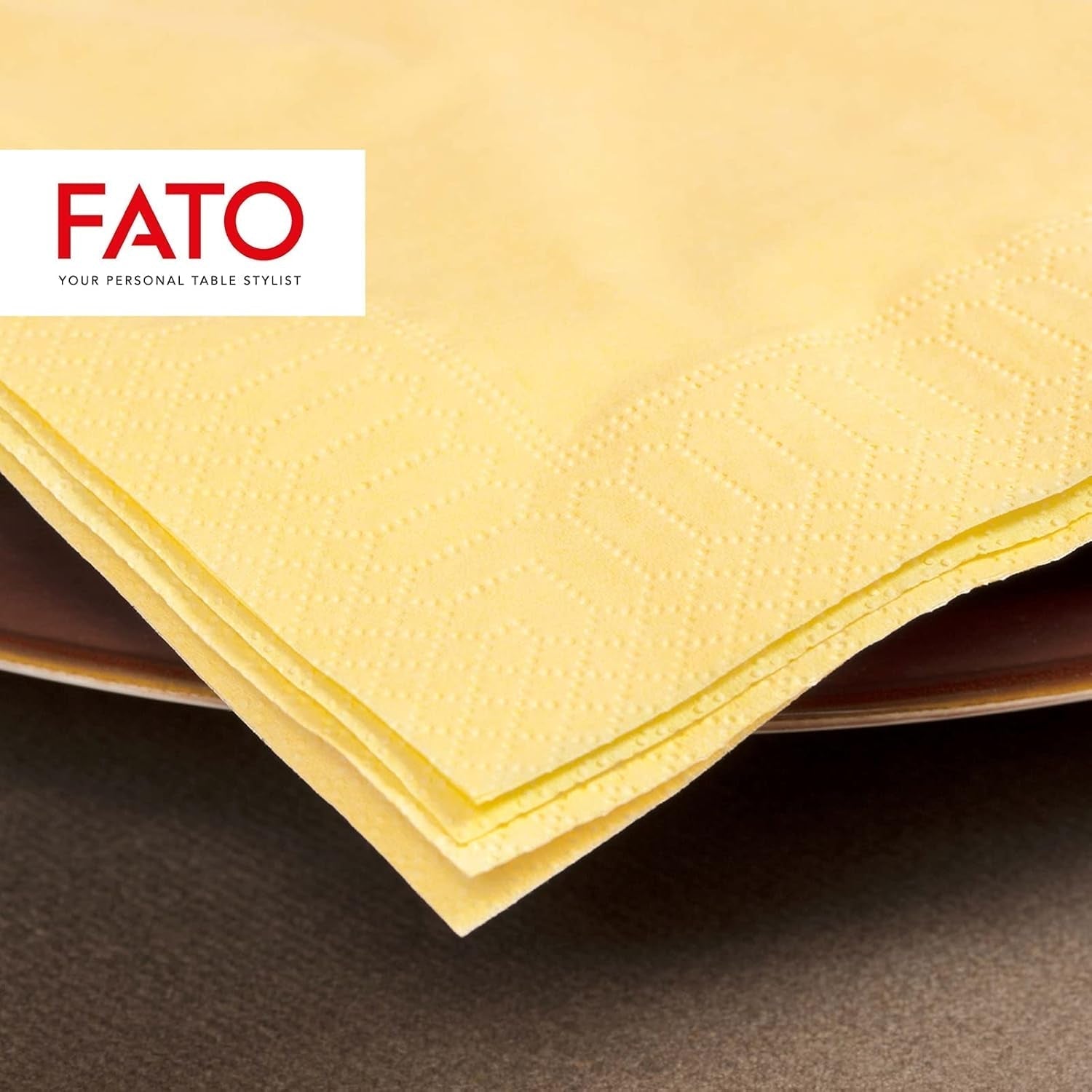 Fato – jednorázové papírové ubrousky, ideální pro příležitostné obědy a bufety, balení 50 ubrousků, velikost 33X33, 4 skládání, 2 vrstvy, barva šampaň, papír ze 100% čisté celulózy, FSC