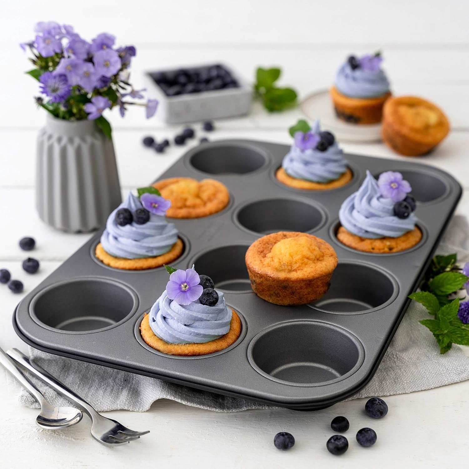 Zenker 12Er Muffinform Energy, Premium-Backform, Für Köstliche Kuchen, Verkürzt Die Backzeit Um Bis Zu 20 % (Farbe: Silver/Anthrazit), Menge: 1 Stück, Hellgrau Und Dunkelgrau Formy a plechy na pečení Naty Shop