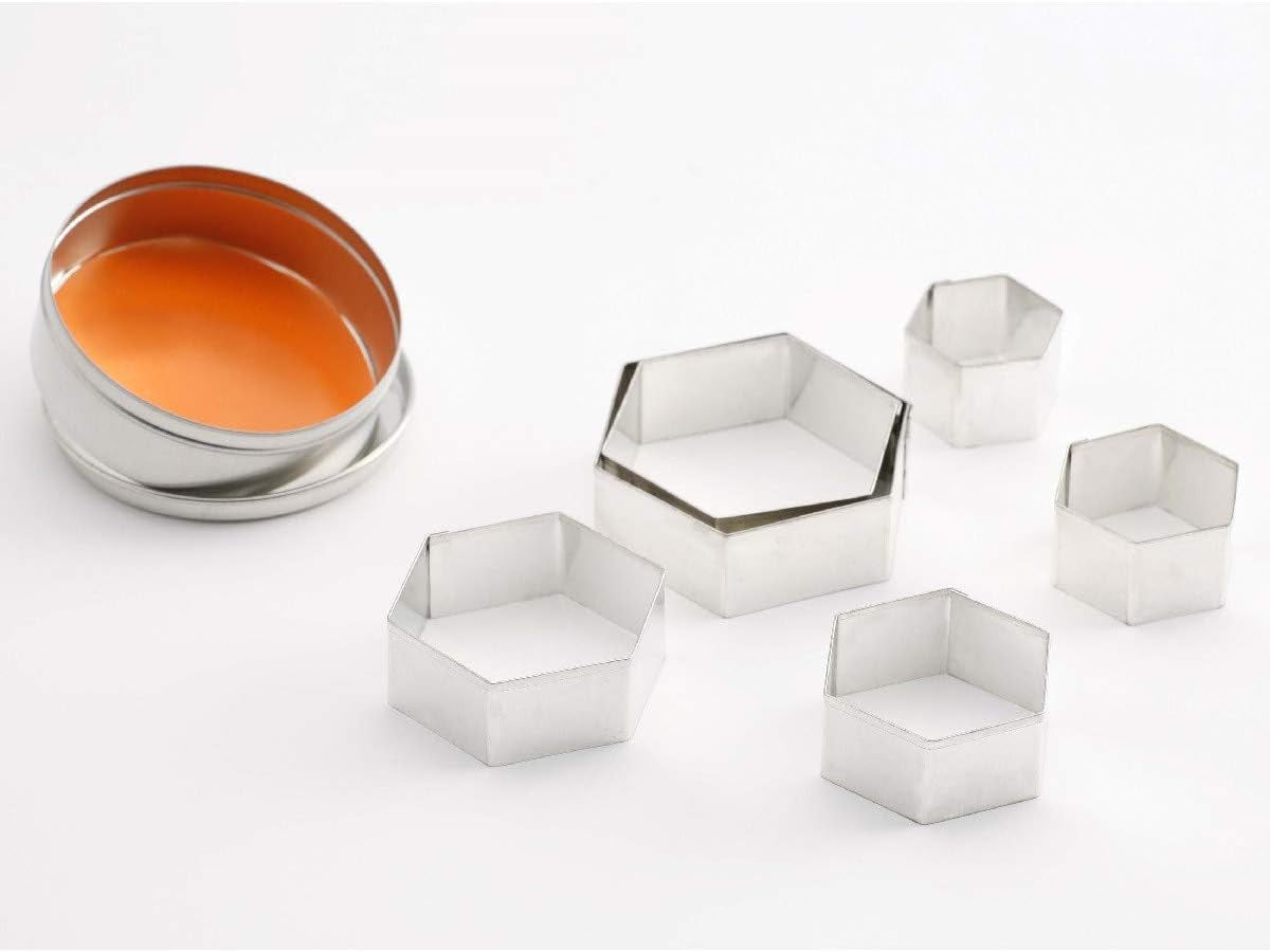 Sada forem na sušenky Thermohauser (nerezová ocel) Hexagon Smooth Edge 6 kusů Průměr 4,5 - 9,5 cm Baleno v plechovém úložném boxu Stříbrné