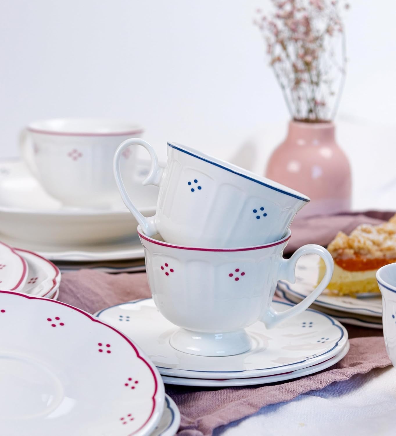Mäser Lova Series 18dílný porcelánový kávový servis – 6 dezertních talířků (19,5 cm), 6 šálků (19 cl) a 6 podšálků (15,5 cm), modrá
