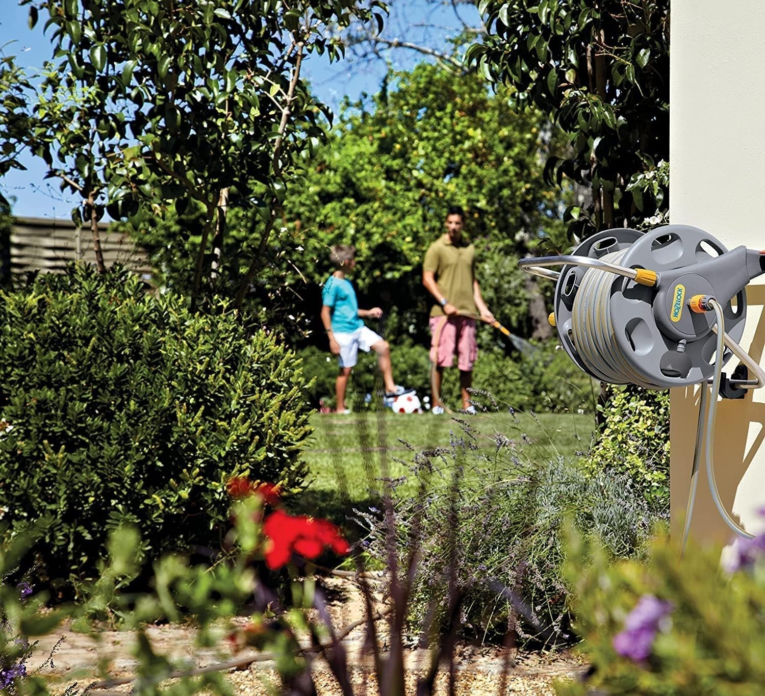 HOZELOCK - Hadicový naviják 2 v 1 (podporná šňůra není součástí dodávky) 60 m: Volně stojící nebo nástěnná, snadno se přenáší, ale je pevná a odolná. Flexibilní použití na zahradě [2475R0000]
