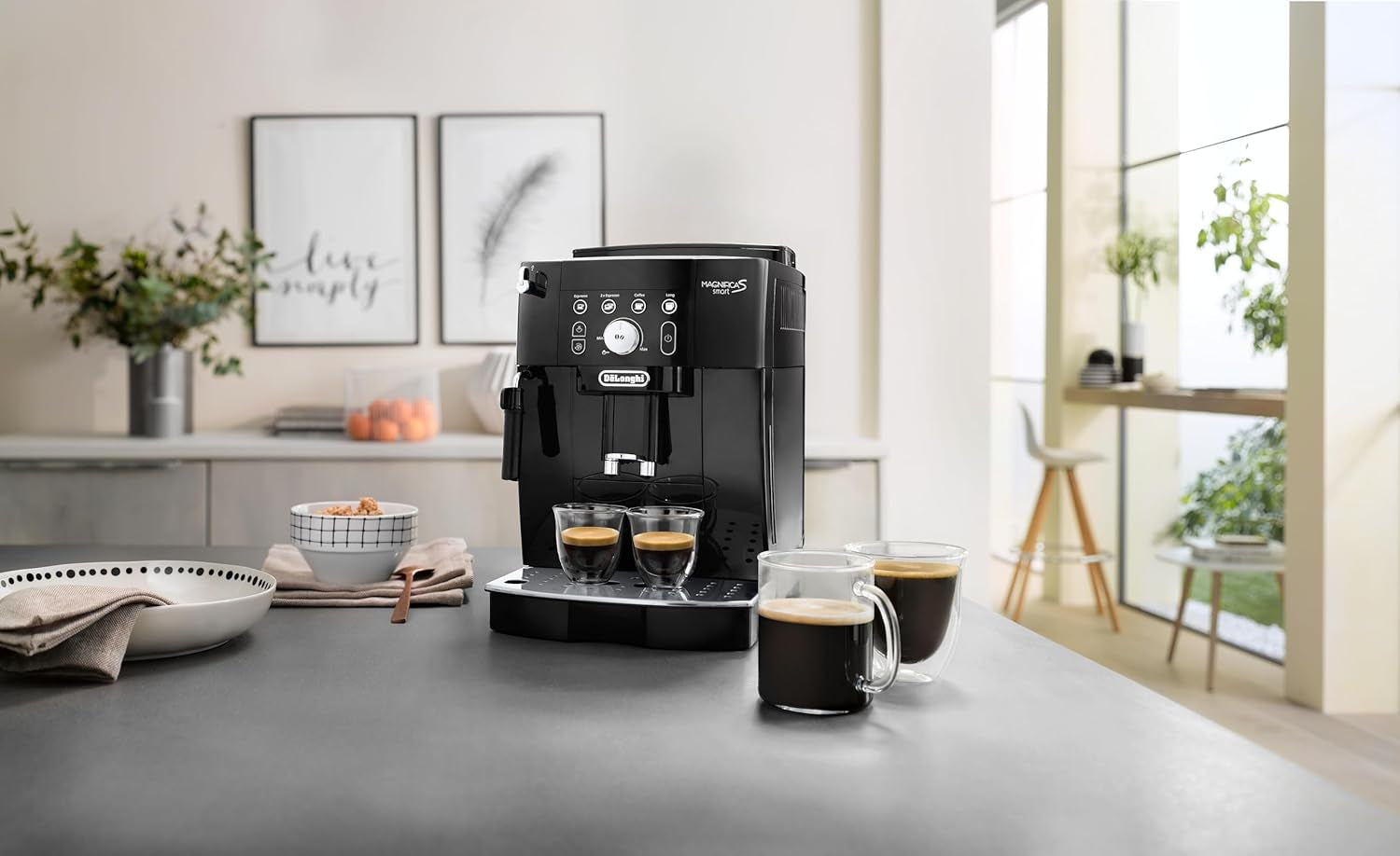 De'Longhi Magnifica S Smart ECAM 230.13.B Plně automatický kávovar na espresso s napěňovačem mléka pro cappuccino, espresso, kávu a dlouhou kávu, tlačítka přímé volby a otočný ovladač, funkce 2 šálků, černá