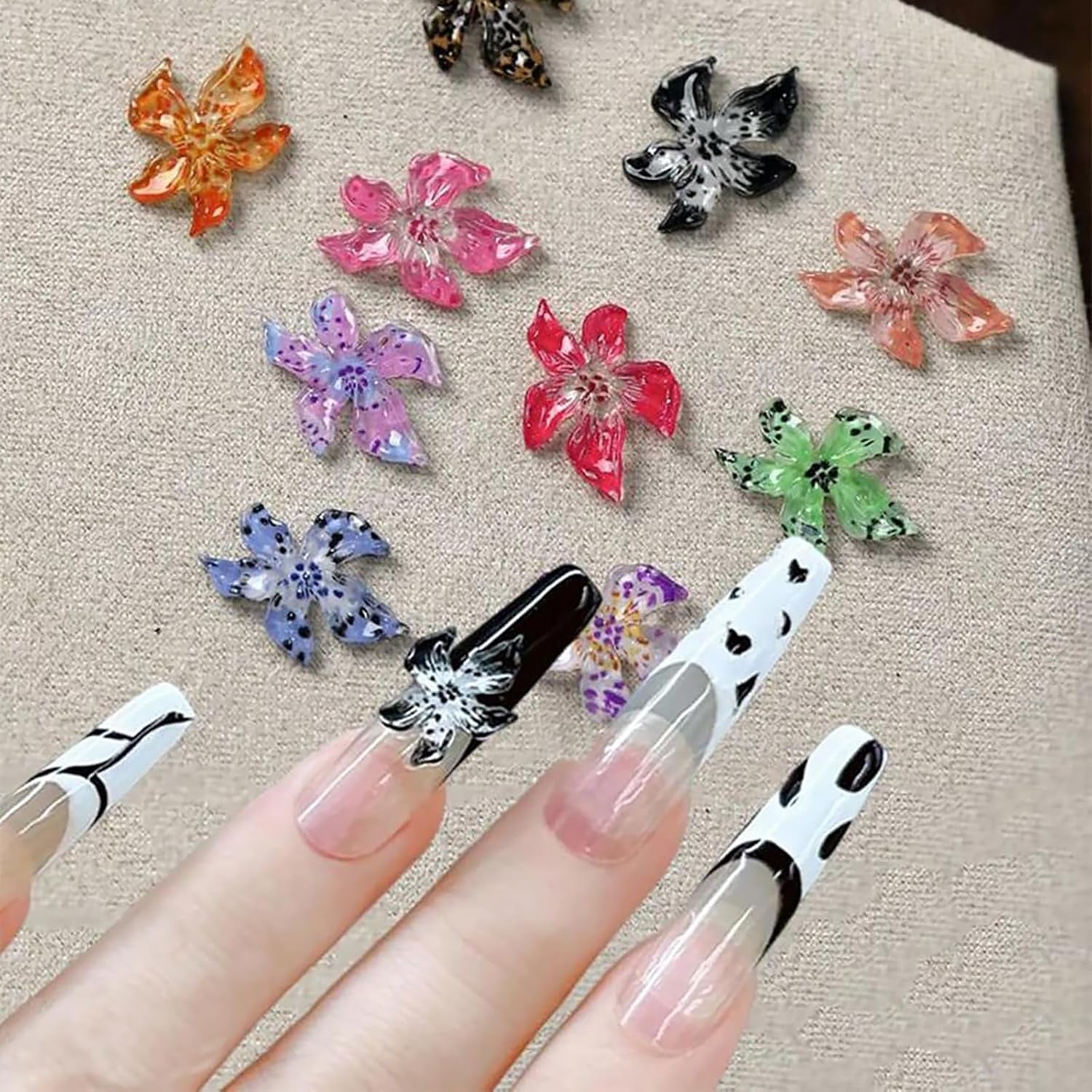 50ks 3D květinová kouzla na nehty, 3D gelové nail art, kouzla na nehty, barevné letní šperky, DIY doplňky na nehty, embosované krystaly květu ibišku, gradientní nail art pro ženy