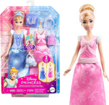 Módní panenka Mattel Disney Princess Toys Popelka se 2 oblečky, 9 doplňky, 2 topy se sponkami a 2 sukněmi. Příběhy 2 v 1 inspirované filmem Disney, JCR95