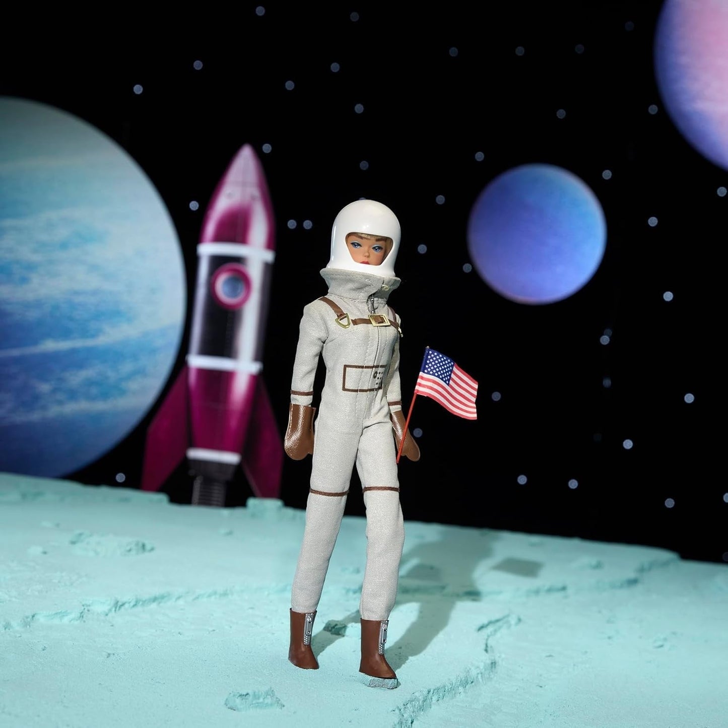 Sběratelská panenka Mattel Barbie Miss Astronaut se stříbrným oblekem, vesmírnými botami a helmou, Vintage reprodukce originálu z roku 1965, panenky JBJ48 Naty Shop