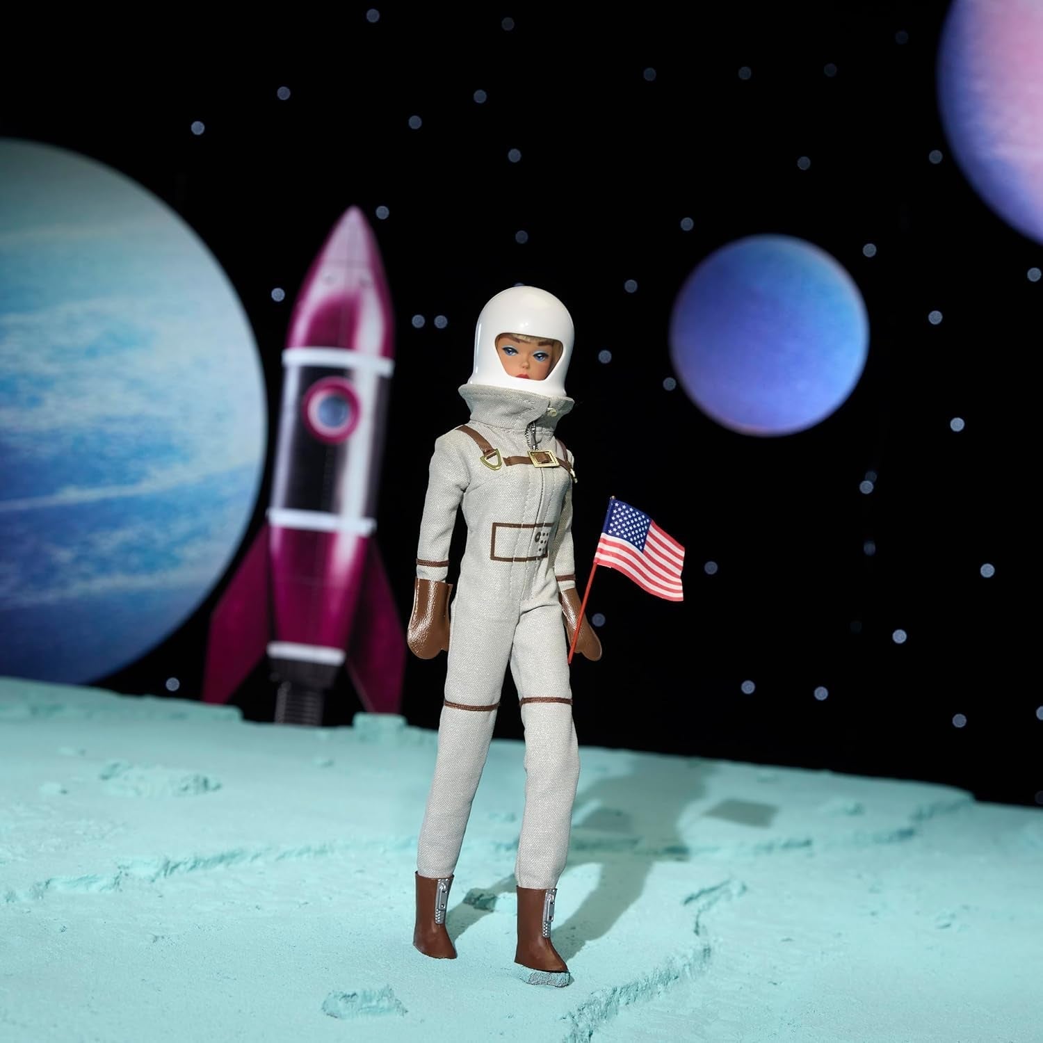Sběratelská panenka Mattel Barbie Miss Astronaut se stříbrným oblekem, vesmírnými botami a helmou, Vintage reprodukce originálu z roku 1965, panenky JBJ48 Naty Shop