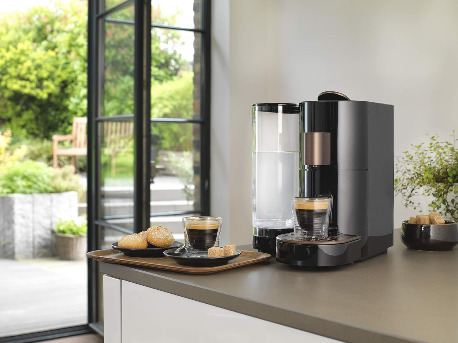 K-FEE TWINS II kapslový espresso kávovar na kávu, čaj a kakao | Espresso kávovar na velké šálky | Rychlý ohřev | Nádrž na vodu 2,3 ​​l | 19 barů | Černo-měděná