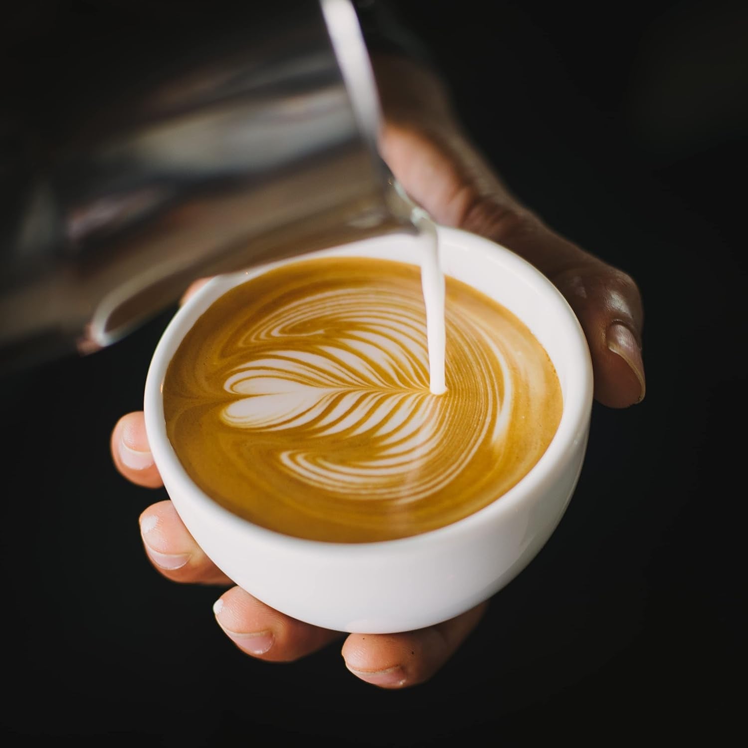 Caffe Crema E Aroma Kaffeebohnen 2kg (4x500g), Barista Kaffee schokoladig und säurearm, Espressobohnen kräftig, Bohnenkaffee mit Arabica und Robusta, jemná Crema, ideální pro Milchkaffee