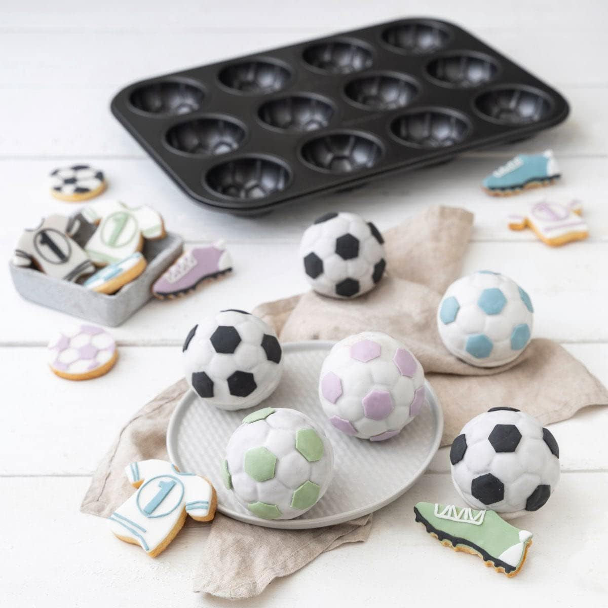 Zenker 12Er Muffinform – Muffinbackblech Für Muffins Und Cupcakes Aus Der Serie Fotbalové pečení – Hitzebeständiges 12Er Muffinblech Mit Antihaftbeschichtung, Schwarz Formy a plechy na pečení Naty Shop