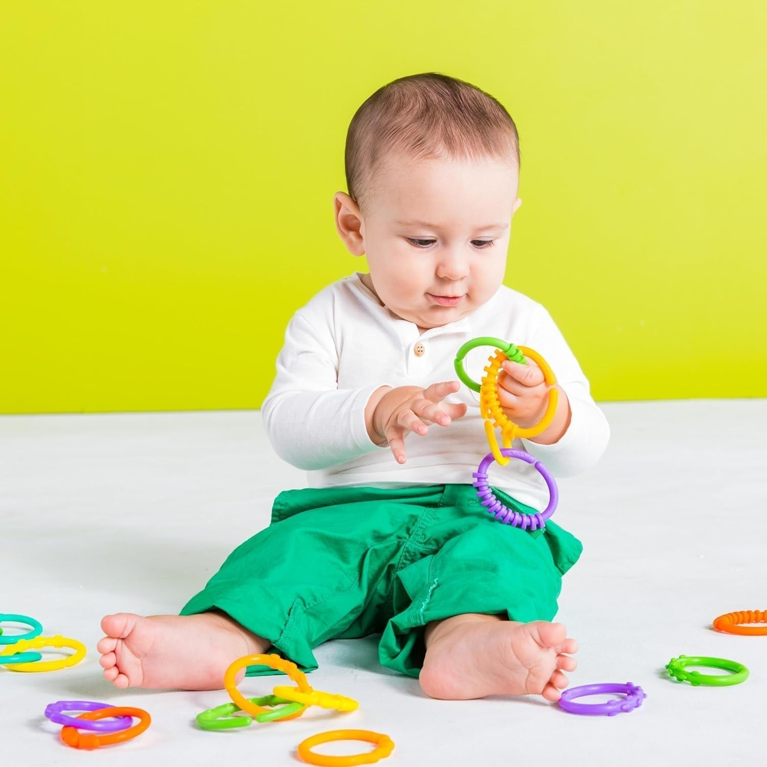 Bright Starts, Oball, Spojovací články řetězu kočárku, Spousta článků, Skládací, Snadno se připevňuje, Snadno se čistí, Perfektní pro cestování Bebe Toys Naty Shop