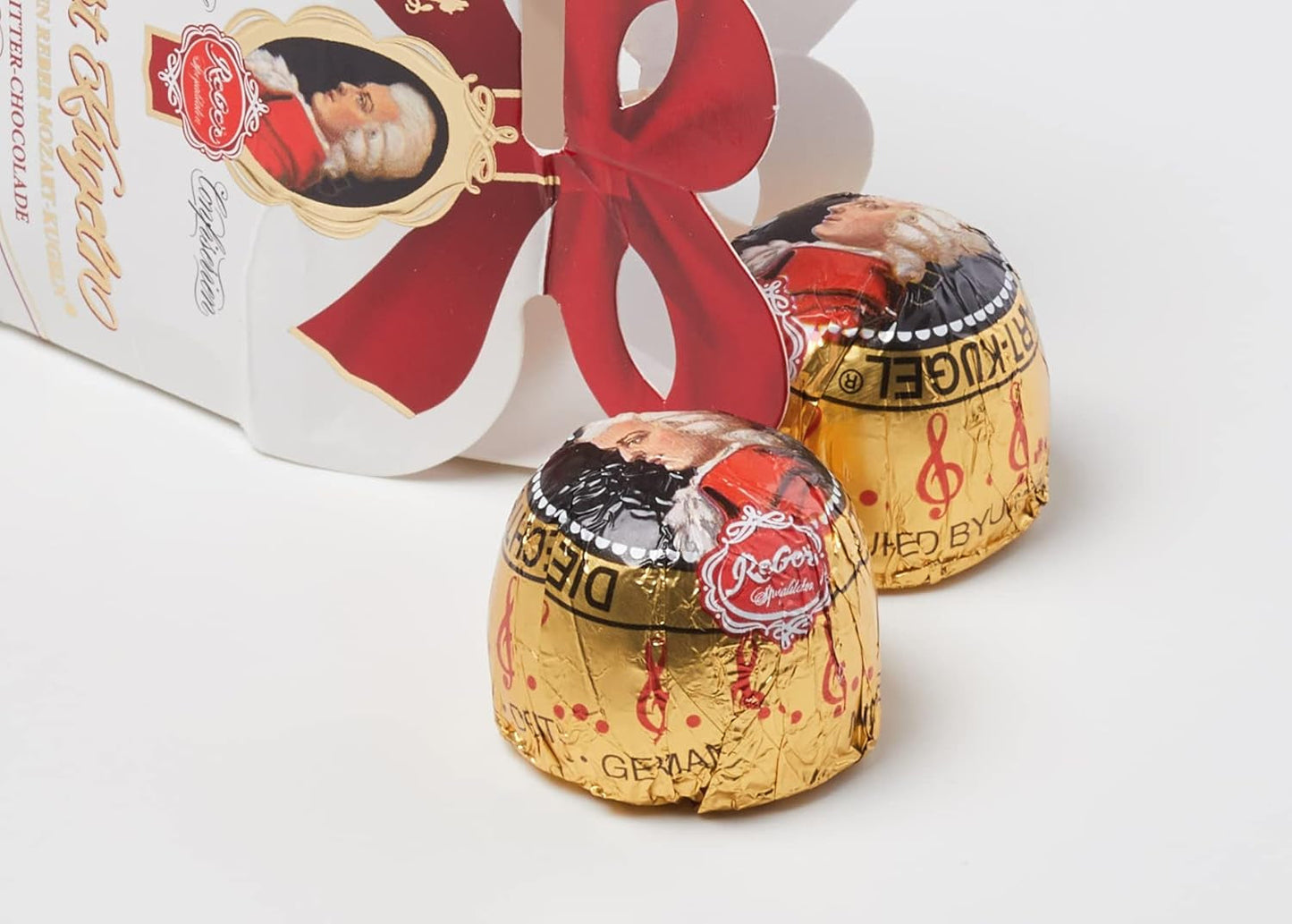 Rebel, Duet Mozart Kugeln, balení 2 ks, hořké čokoládové Mozartovy kuličky plněné pistáciemi a marcipánem, mandlemi a lískooříškovým nugátem, 40g (2 Mozartovy kuličky)
