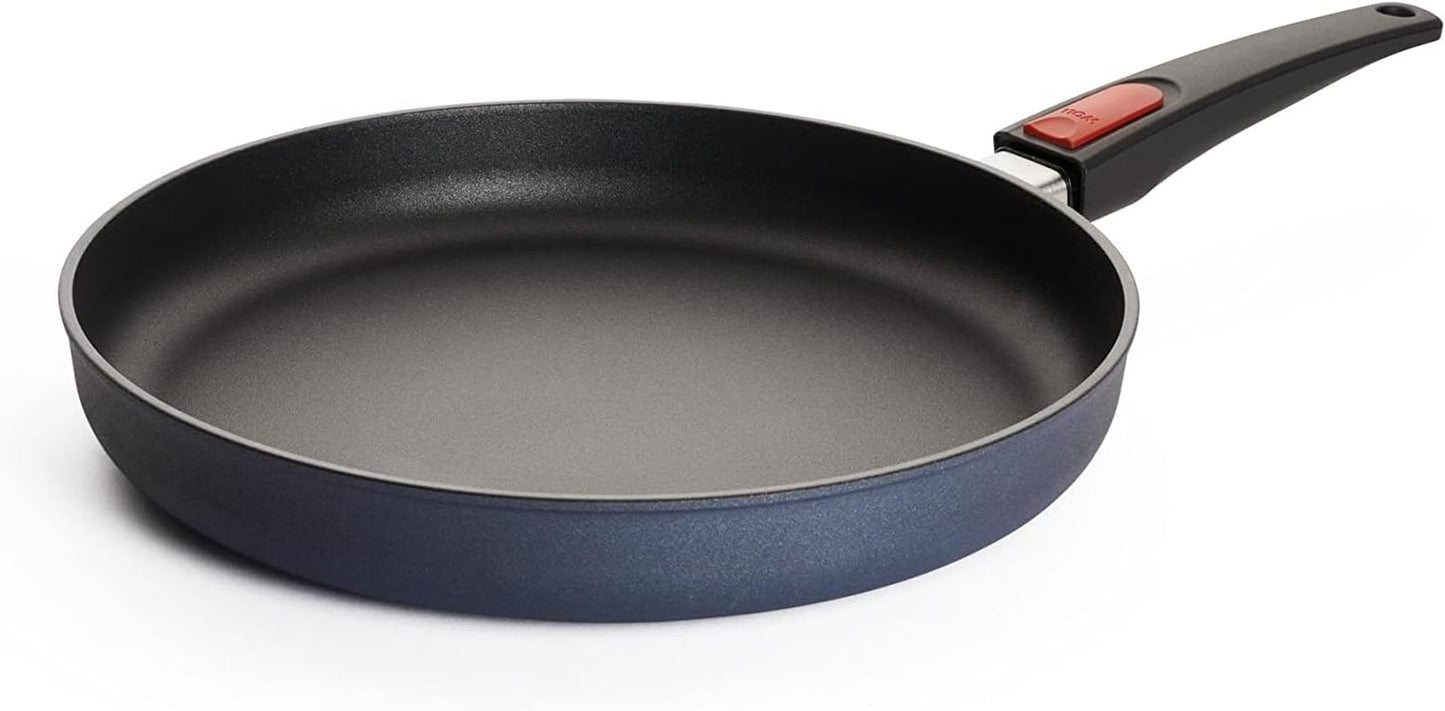 Plochá pánev Woll Diamond Lite - Indukce -, Ø 20 cm, výška 5 cm, S odnímatelnou rukojetí - Vhodné pro všechny typy varných desek, Hliníkový litý, Nepřilnavý povrch Hrnce a pánve Naty Shop Ø 30 Cm