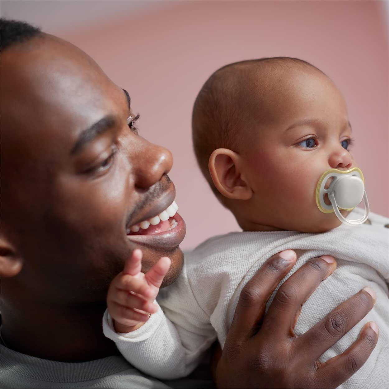 Dudlíky Philips Avent Ultra Air Balení 2 kusů – Dudlíky s bisfenolem A pro děti 0-6 měsíců (model SCF085/15) Hnědá/zelená