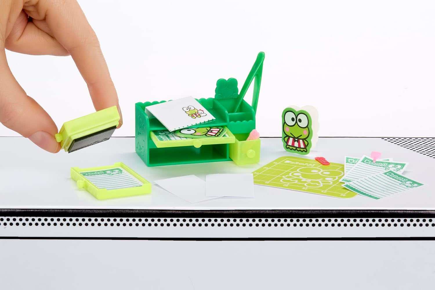 Miniverse MGA Make It Mini Hello Kitty and Friends Series 3 – mini sběratelské předměty, Sanrio, retro repliky papírnictví, řemesla, kutilství, pro sběratele a děti od 8 let