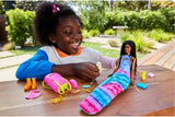 Panenka Barbie HDF74 ve dvou baleních! Brooklyn Camping Doll (bruneta se zapletenými copánky, cca 29 cm) se štěnětem, batohem, spacím pytlem, 10 kempingovými doplňky, dárek pro děti od 3 let