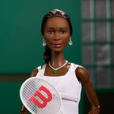 Barbie inspirující dámská série Módní panenka Venus Williams s podepsanou uniformou a tenisovou raketou včetně prezentačního boxu HRM49