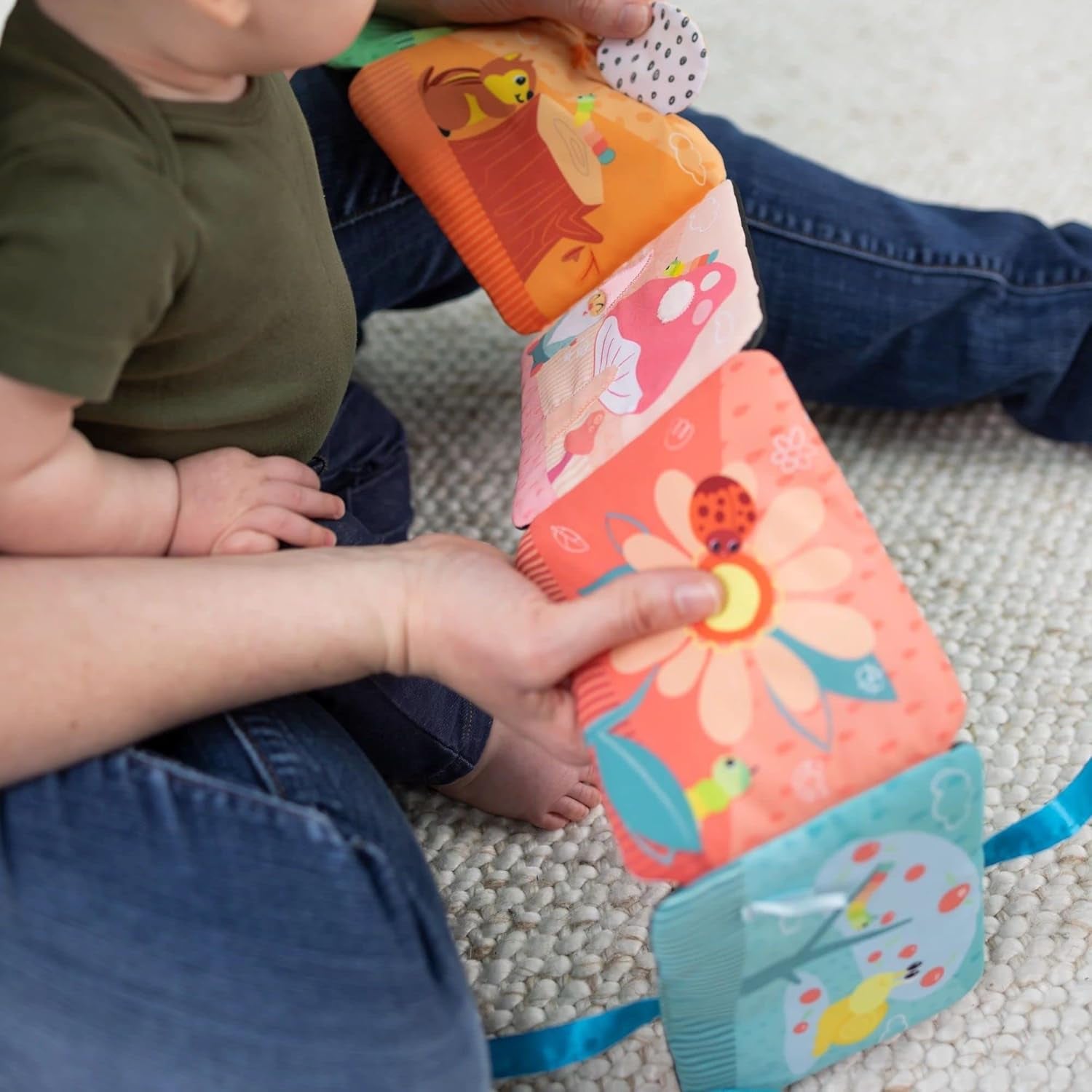 Lamaze Colorful Caterpillar Ride, hračka pro novorozence, smyslová hračka pro miminko s barvami a zvuky, vývojová hračka pro 6 měsíců pro chlapce a dívky, L27463 Hračky pro miminka Naty Shop