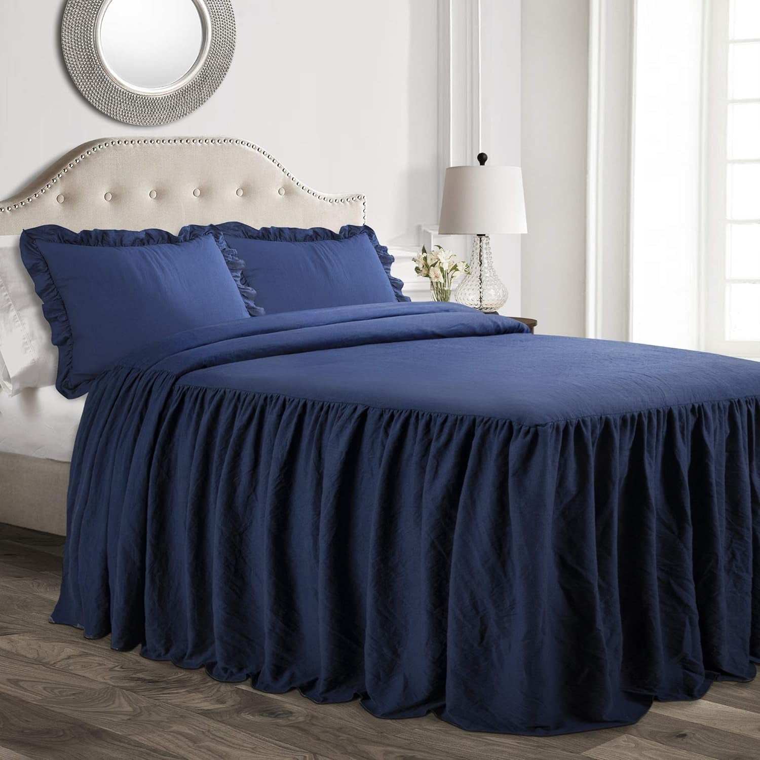 Lush Decor Ruffle sukně ložní souprava 3dílná luxusní farmářské ložní souprava Elegantní okouzlující volánkový detail Nadčasový styl a klasický design Měkký a lehký King Size Lush Decor Postele a přikrývky Námořnická modř King