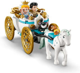 LEGO Ç€ Disney Princezna Castle Popelka a kočár tažený koňmi, Sada pro dívky od 6 let, Fantastická hračka s princeznou Popelkou a princem okouzlujícími mini panenkami, Tip na dárek pro fanoušky Disney 43275 Stavebnice Beuche den LEGO-Store