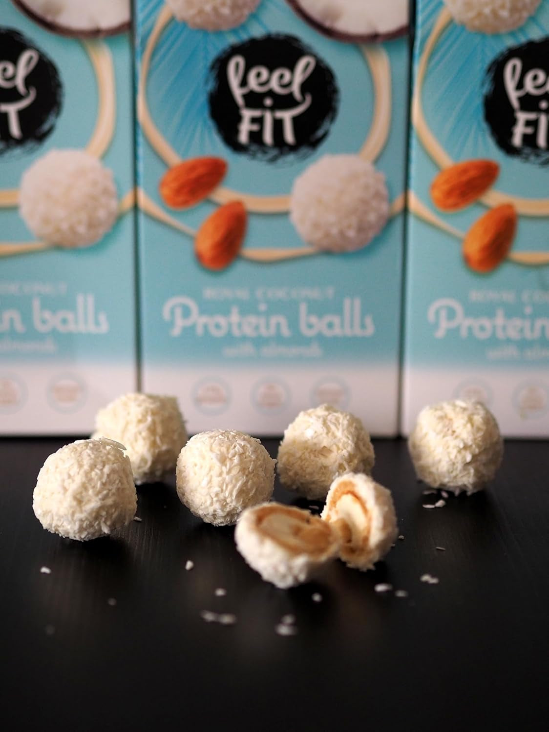 Kokosové pralinky bez cukru s mandlemi, feel FIT, bez přidaného cukru, 17 % bílkovin, 63 g