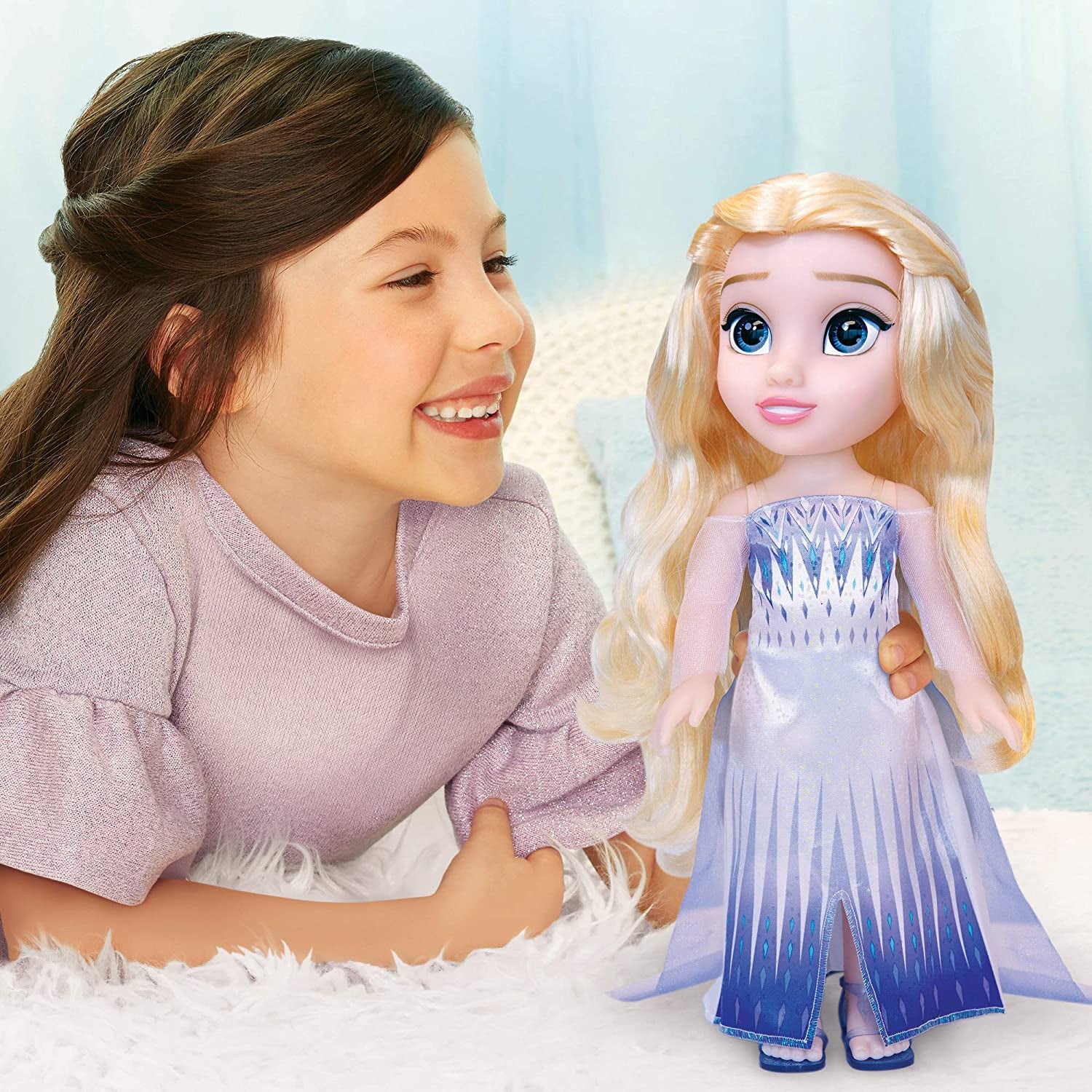 Panenka Disney Frozen 2 Elsa – 35 cm vysoká, polohovatelná panenka v ikonických módních šatech a dlouhých vlajících vlasech pro extra zábavu, pro dívky od 3 let, 214894