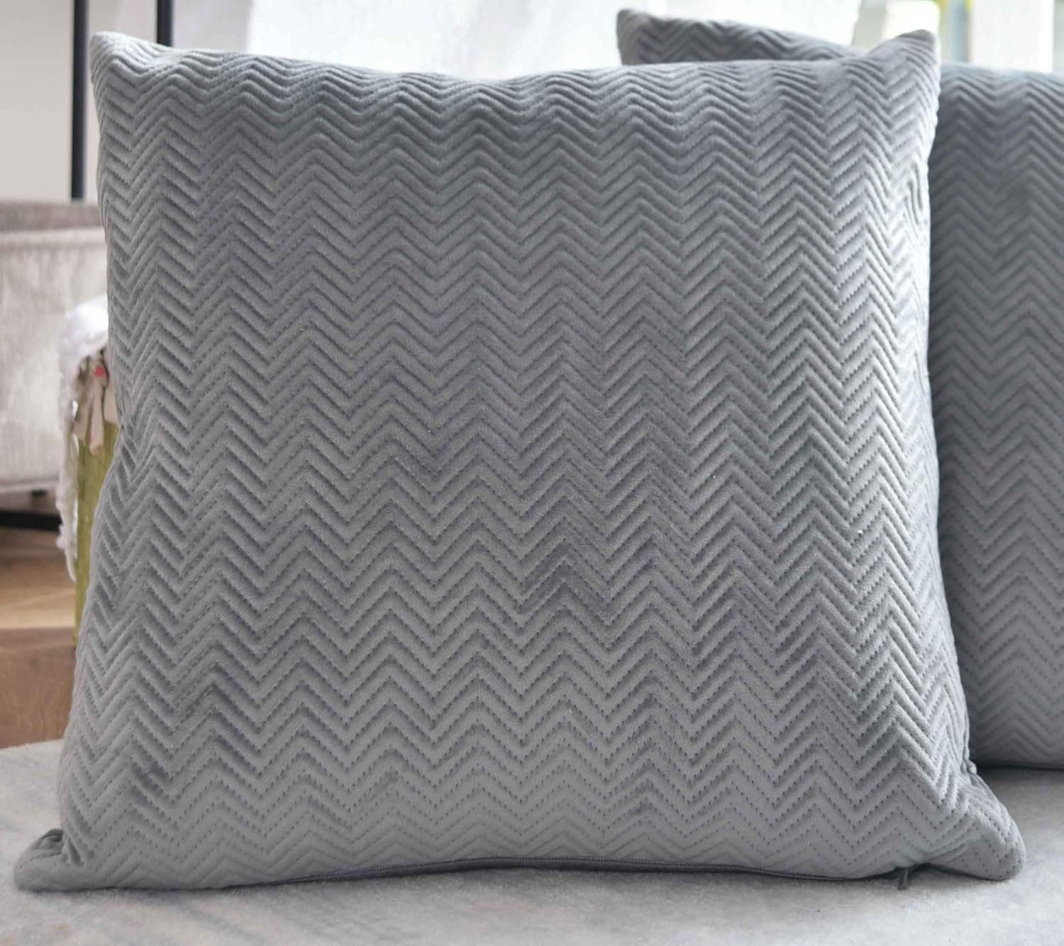 Box na záclony Polštář Dekorativní polštář Dxš 45X45 cm Zelený žakárový "Greta" s designem rybí kosti Snadná údržba Zapínání na zip Měkká výplň 320G - Různé barvy, 2023510 Cestovní polštáře Naty Shop Gray