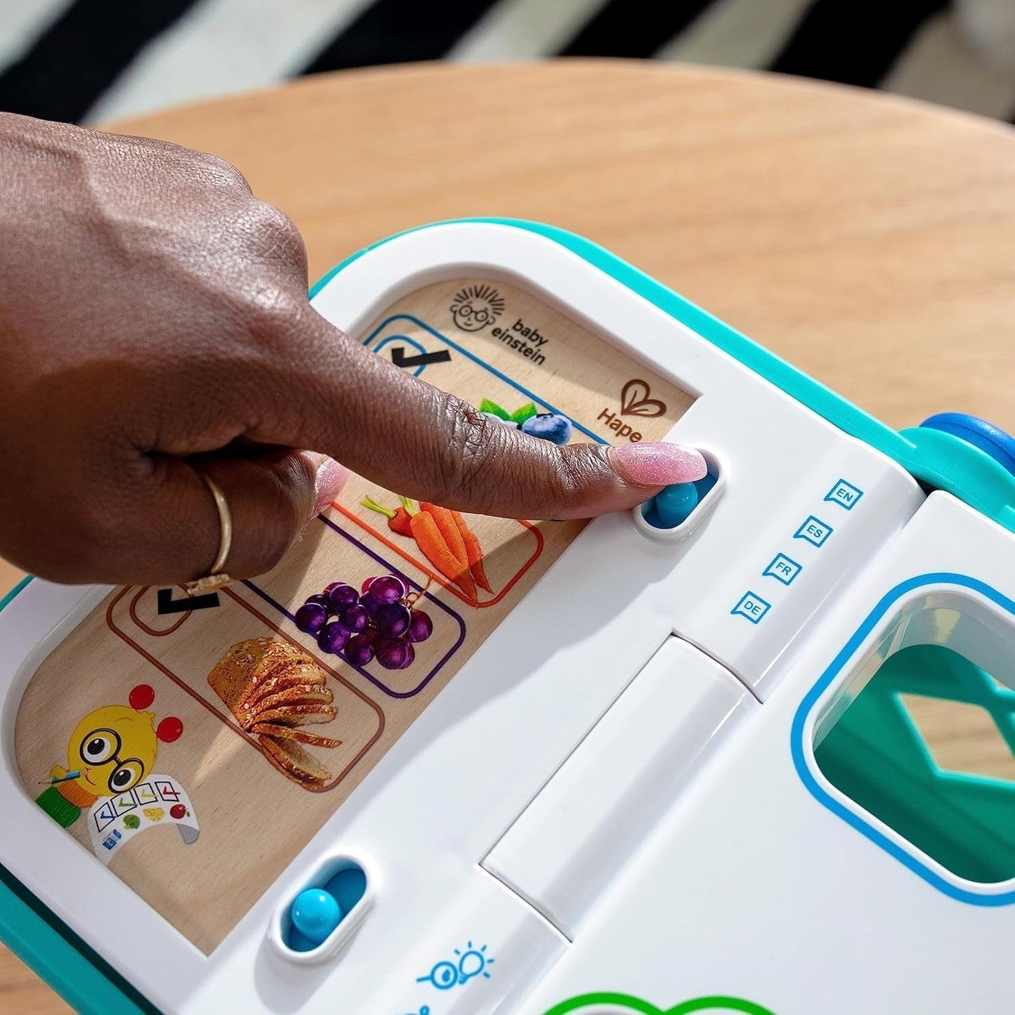 Hračka Baby Einstein + Hape Magic Touch Register Předstírejte, že odhlásíte, se skutečnými zvuky a hudbou, od 9 měsíců a více Bebe Toys Naty Shop