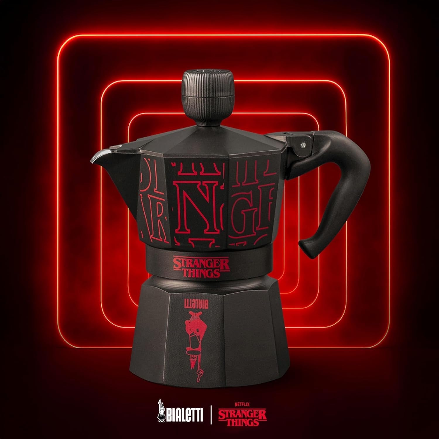 Kávovar Bialetti Moka Express Stranger Things na 3 šálky, Tlačítko Music s funkcí nabíjení USB-C, Nevhodné pro indukční varné desky, 3 šálky (130 ml), Černá