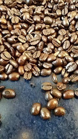 Zrna Quarta Caffè Sorte Rossa - Arabica a robustní káva, 250g, silné a energické aroma - 1 balení 250g. Vyrobeno v Apulii, Salento