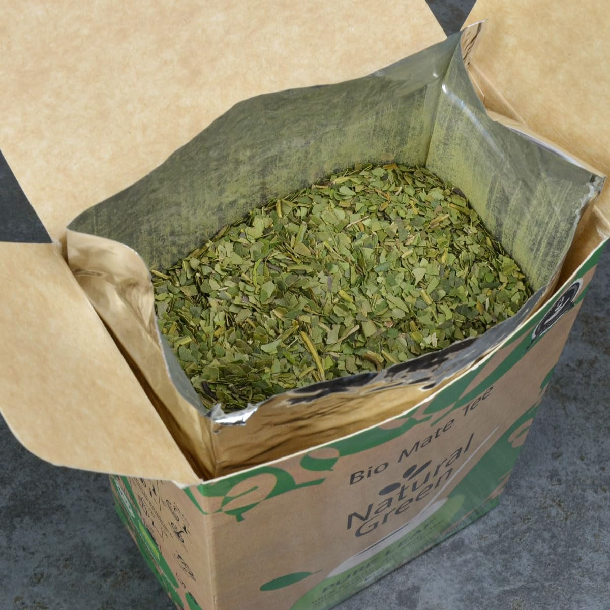 Delicatino - Přírodní zelená PURE LEAF 500G, organická yerba maté bez stopky, čerstvá a bez kouře, organicky pěstovaná, vakuově balená pro maximální čerstvost
