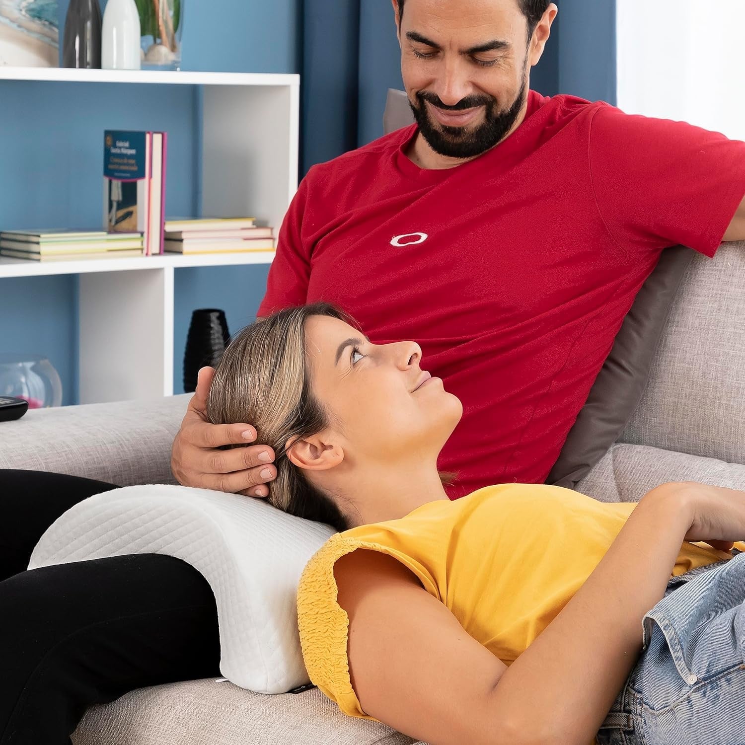 InnovaGoods – Viscoelastický krční polštář pro páry, Ergonomický design pro relaxaci páru, Paměťová pěna pro uvolnění tlaku, Snímatelný potah, Bílá, 36 x 12,5 x 30,5 cm, Paměťová pěna