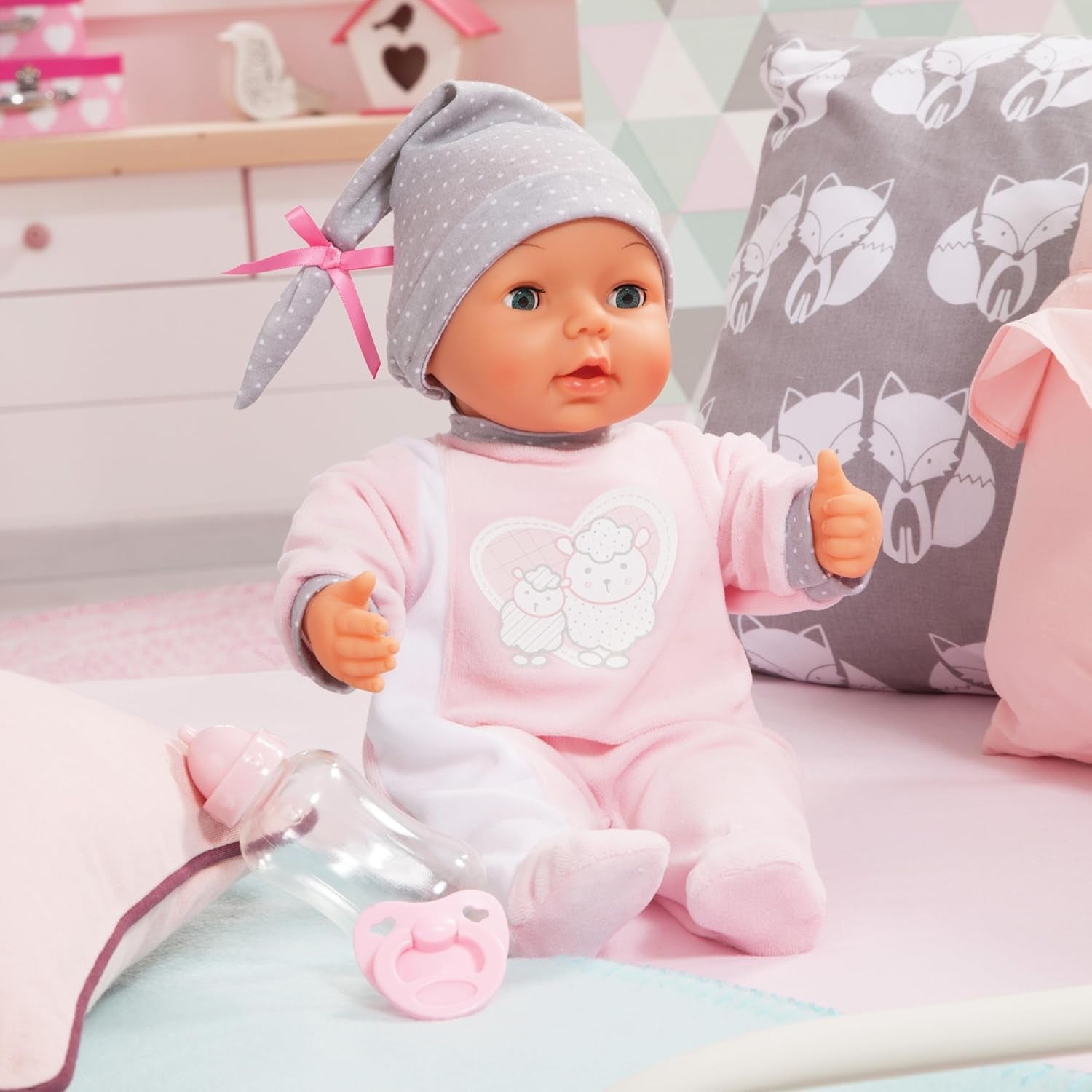 Bayer Design 93829AA Interaktivní panenka My Piccolina s funkcí, Mluvící panenka, Pohybuje ústy, 38 cm, Dudlík, Dětská lahvička, Růžová, Šedá