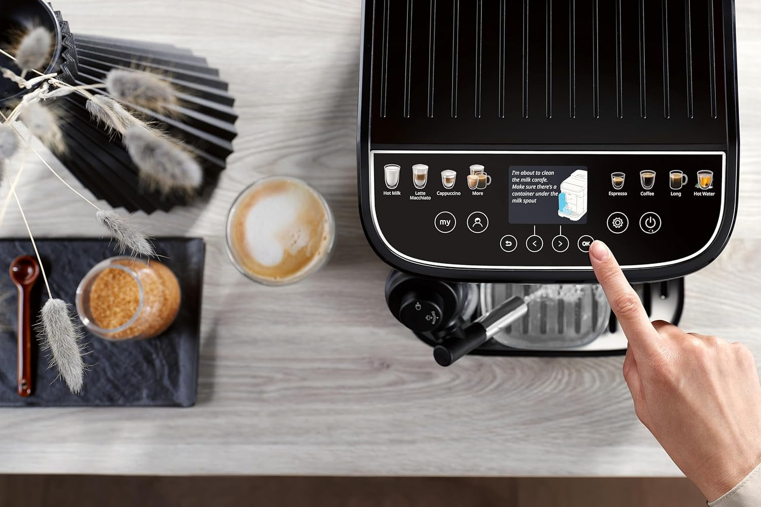 De'Longhi Magnifica Evo Next – plně automatický espressor Perfetto s napěňovačem mléka LatteCrema, 13 nápojů jedním dotykem, kávovar a cappuccino, barevný dotykový displej, titan (ECAM312.80.TB)