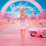 Barbie Film podle filmu Margot Robbie jako sběratelská figurka Barbie v růžové halence a tylové sukni se stylizovaným účesem a ladícími šperky JBJ53