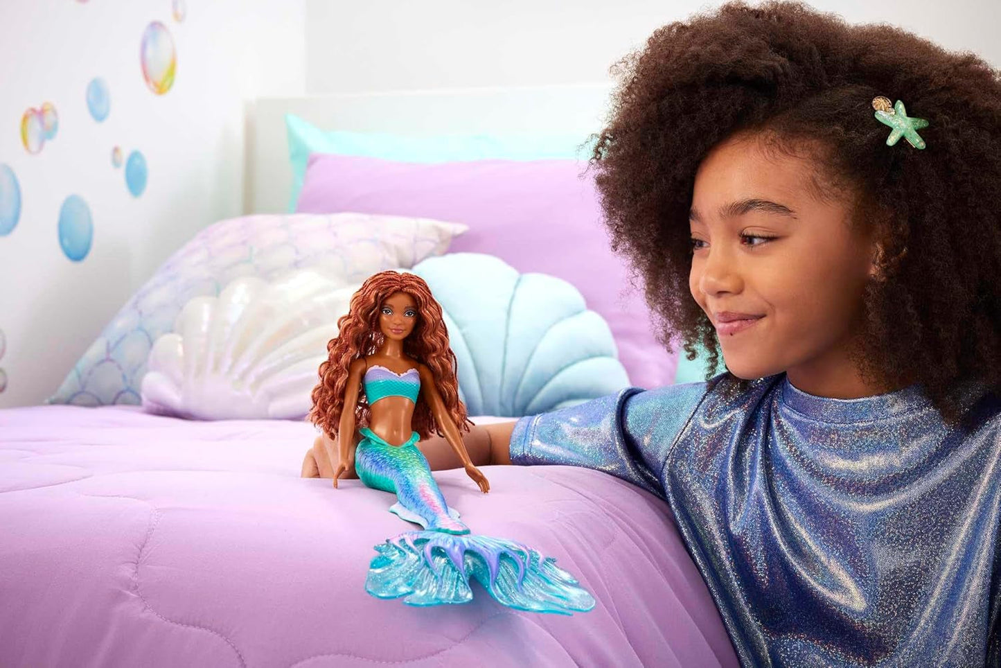 Mattel Disney Ariel – Panenka Malá mořská víla, inspirováno filmem Malá mořská víla, Hračka Mořská víla, polohovatelné, Dárky Disney, Hračka pro děti od 3 let, HLX08