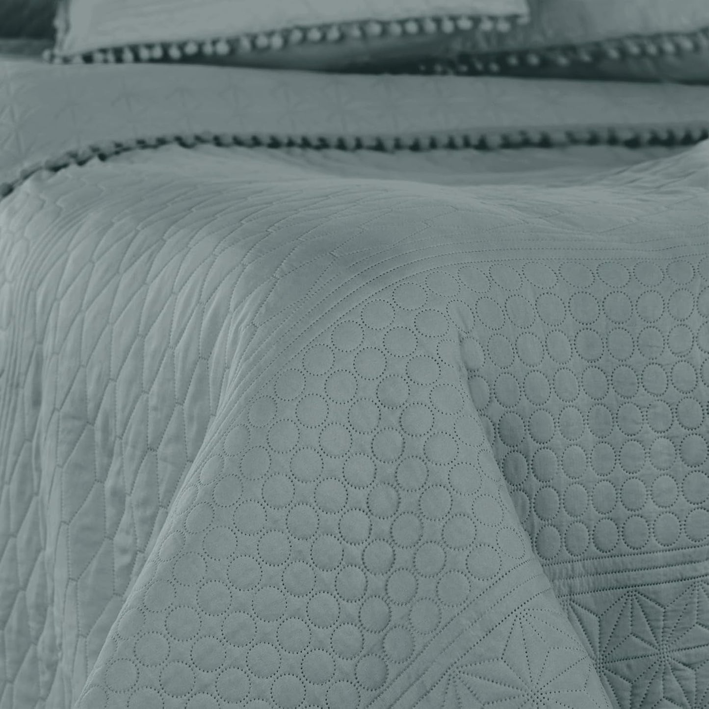 Ameliahome Přehoz na postel s bambulkami 220X240 Cm Oboustranný přehoz Ultrazvukové prošívání Polyester Meadore Grey Postele a přikrývky Besuche den AmeliaHome-Store