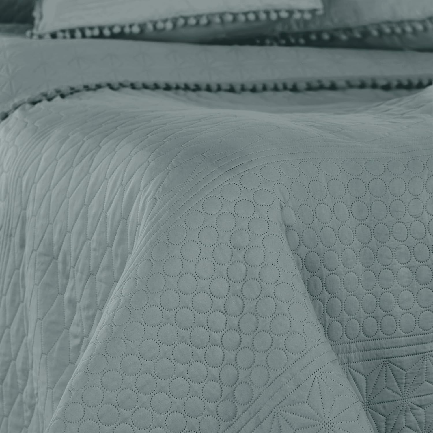 Ameliahome Přehoz na postel s bambulkami 220X240 Cm Oboustranný přehoz Ultrazvukové prošívání Polyester Meadore Grey Postele a přikrývky Besuche den AmeliaHome-Store