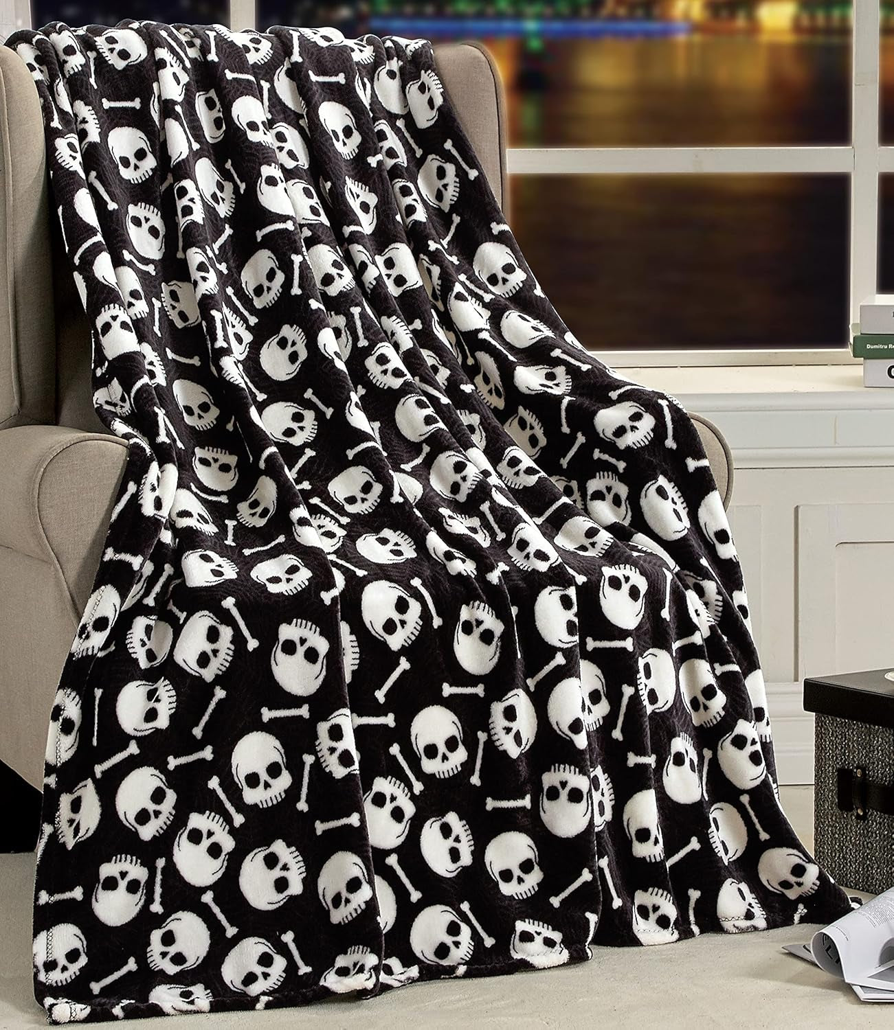 Elegantní komfortní lehká přikrývka s halloweenskou tématikou, měkká, útulná a plyšová, ideální pro odpočinek v tomto strašidelném období, 127 x 152,4 cm, lůžka a přikrývky z lebky a kostí Elegantní komfortní kost z lebky 50 x 60